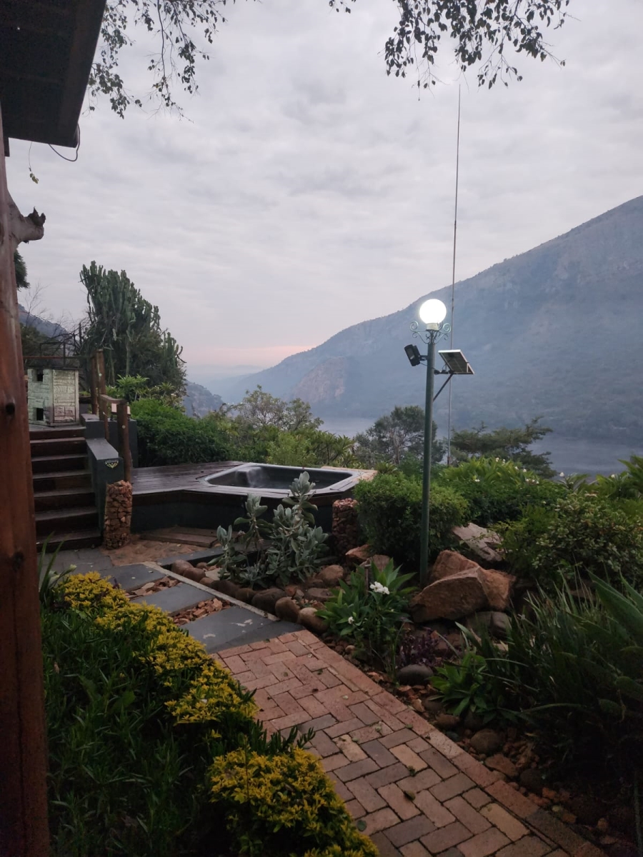 6 Bedroom Property for Sale in Kosmos North West